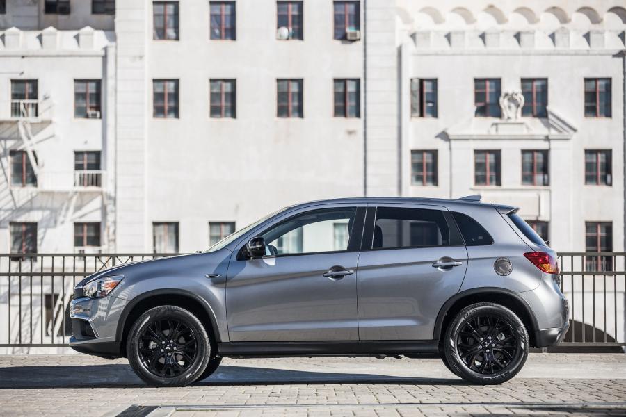  Mitsubishi Outlander Sport Limited Edition 2017 года  (фото 8 из 19)
